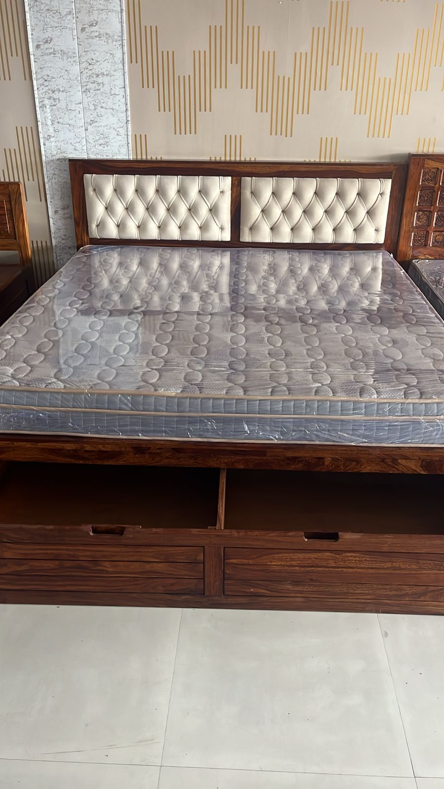 Kuber Wooden Bed