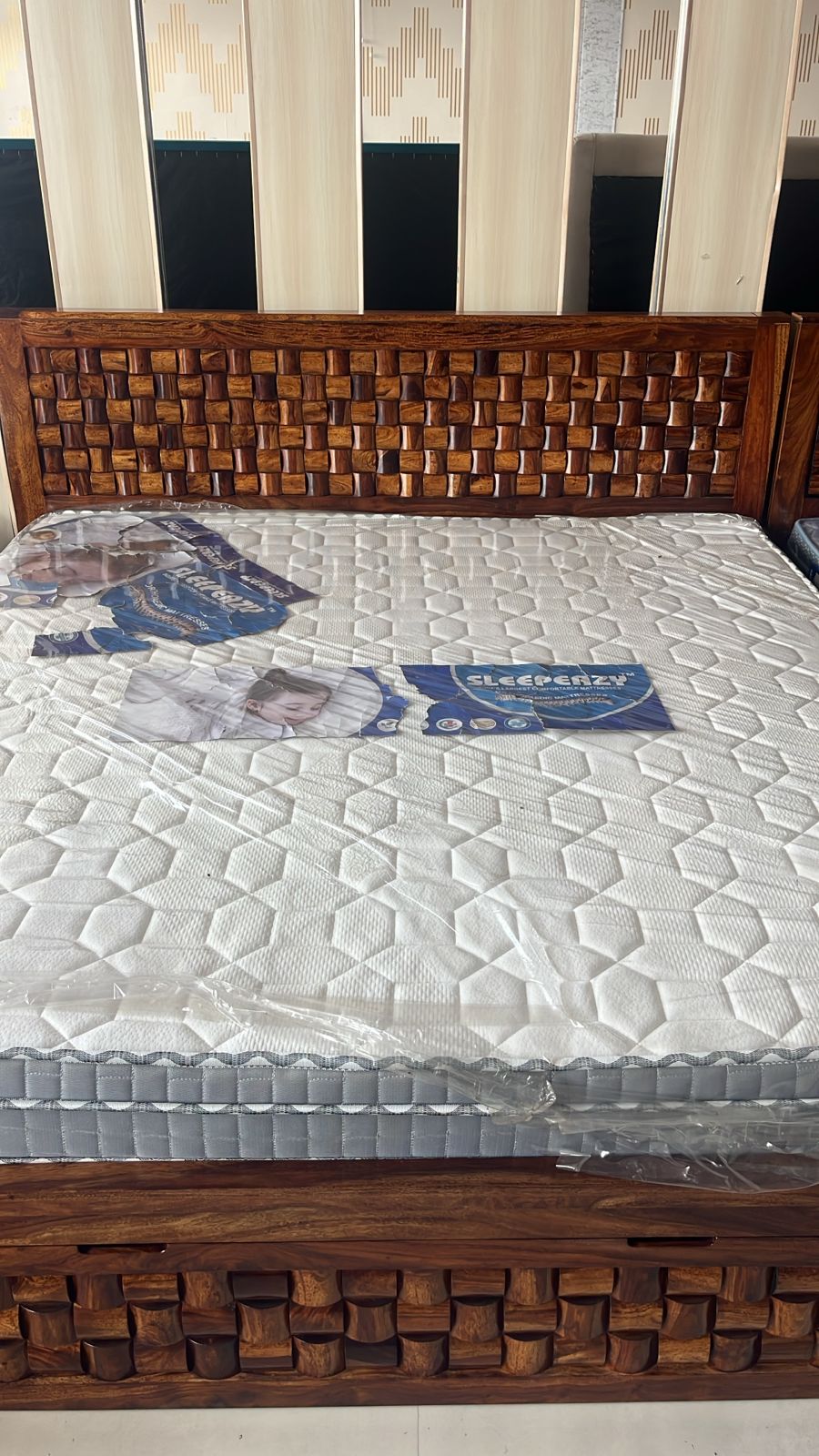 Niwar Wooden Bed
