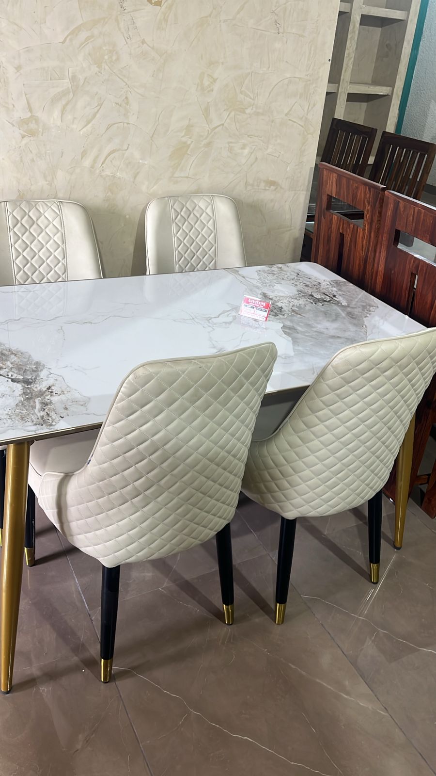 Important 4-Seater Dining Table